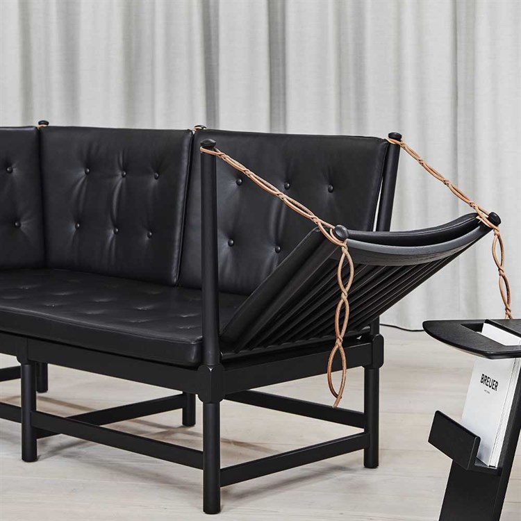 Fredericia Furniture BM1789 Stretch sofa Sortlakkert eik/Sort skinn i stuen
