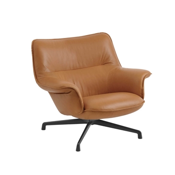 Muuto Doze Lounge Chair lav rygg / dreibar base - Forfin Cognac skinn/antrasitt svart