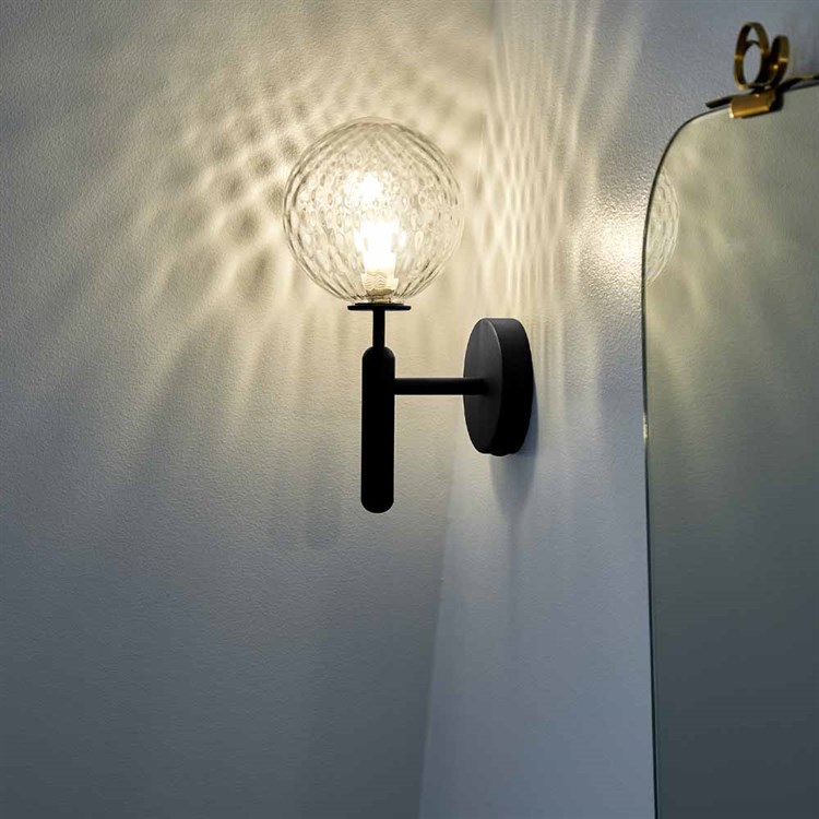 Nuura Miira Vegglampe Optikk i stuen