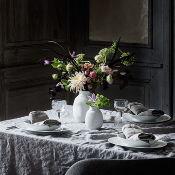 Lyngby Curva Vaser i hvitt til spisebordet i stuen