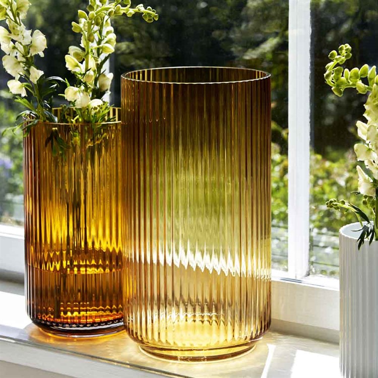 Lyngby Vase Glass Amber i vinduet