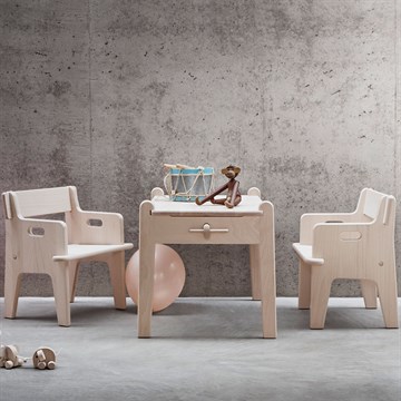 Wegners Barnemøbler fra Carl Hansen Peters bord og stol